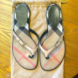 Burberry Housecheck Meadow Leather Flip Flop